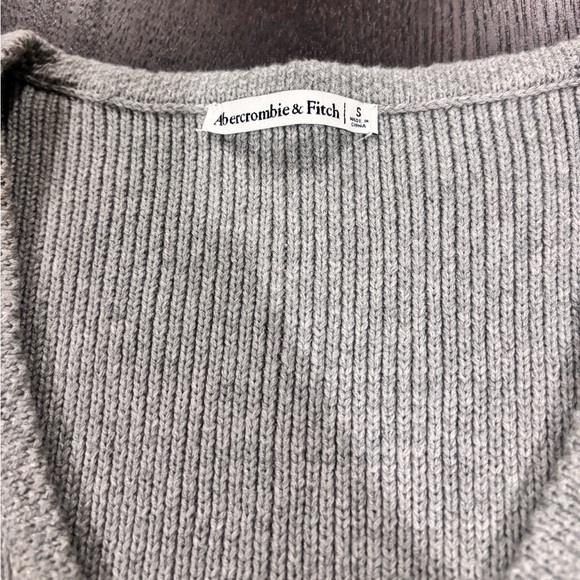 Abercrombie & Fitch Mara Gray Button-Up Sweater Vest - Picture 4 of 8